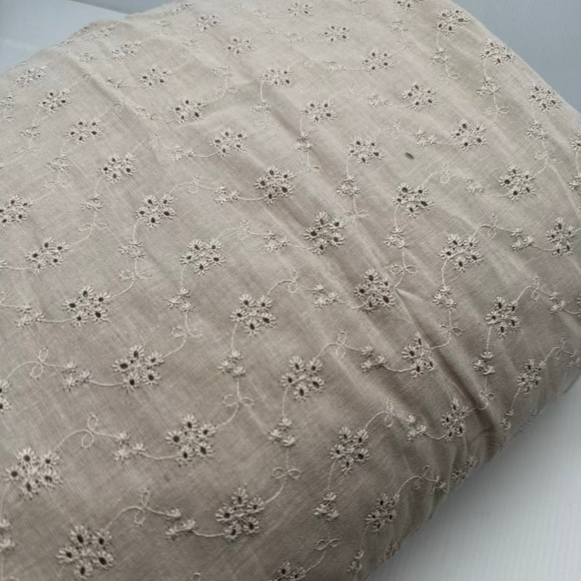 Broderie Anglaise #6 Taupe