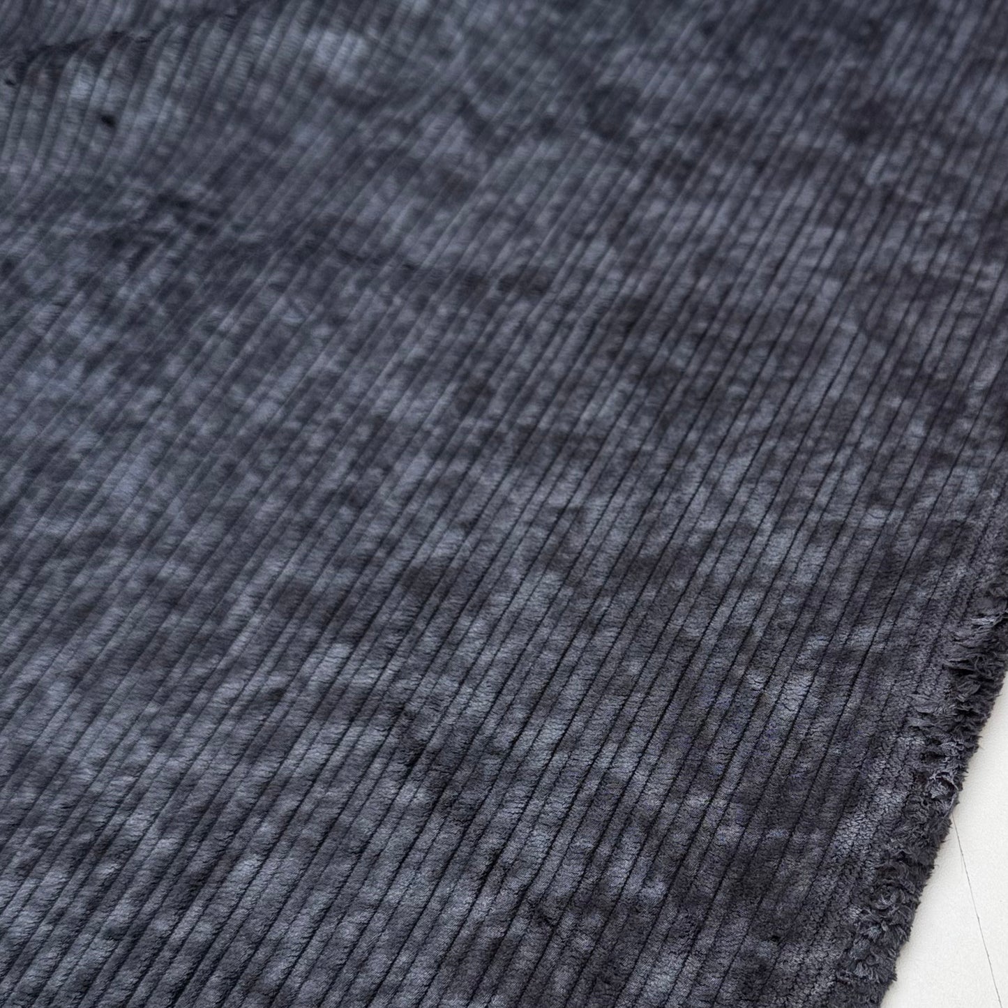 Velour Côtelé Marbré Noir 02