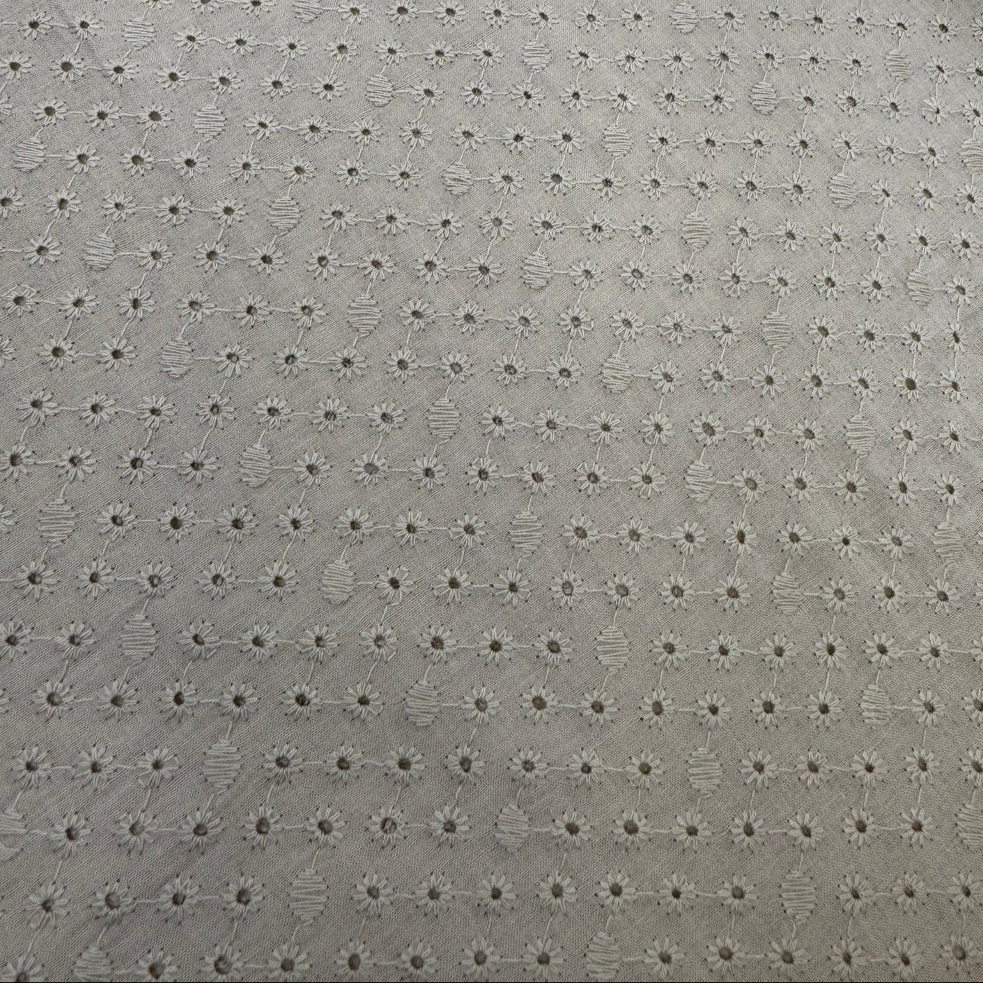 Broderie Anglaise #2 Taupe