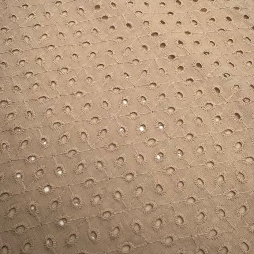 Broderie Anglaise #4 Taupe